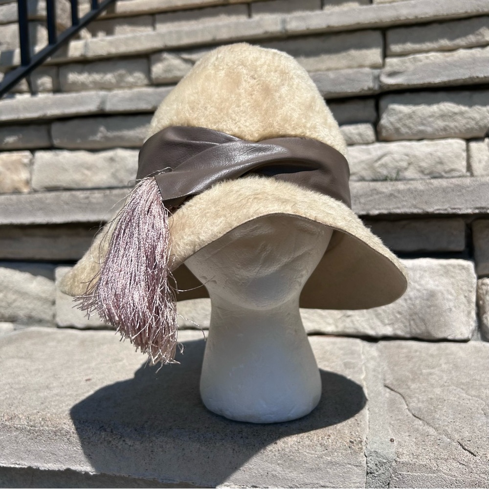 Vintage Rafiela hats of character union made elegant hat with tassels